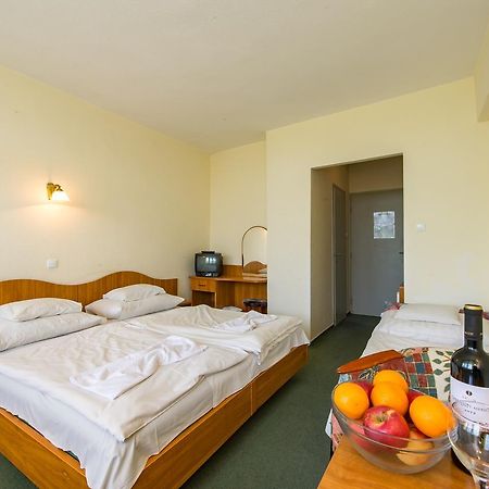 Hotel Nostra Siófok Esterno foto