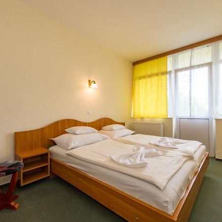 Hotel Nostra Siófok Esterno foto