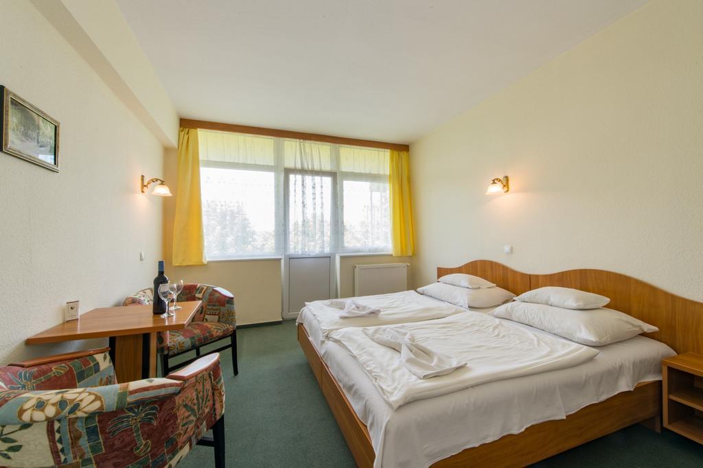 Hotel Nostra Siófok Esterno foto