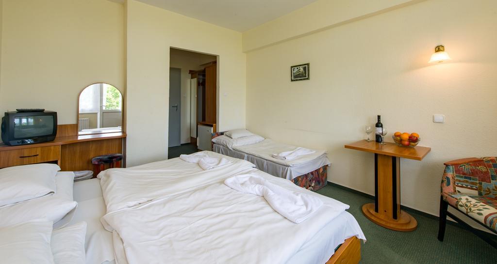 Hotel Nostra Siófok Esterno foto