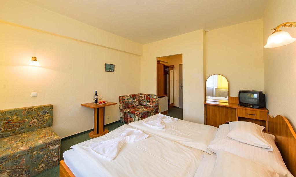 Hotel Nostra Siófok Esterno foto
