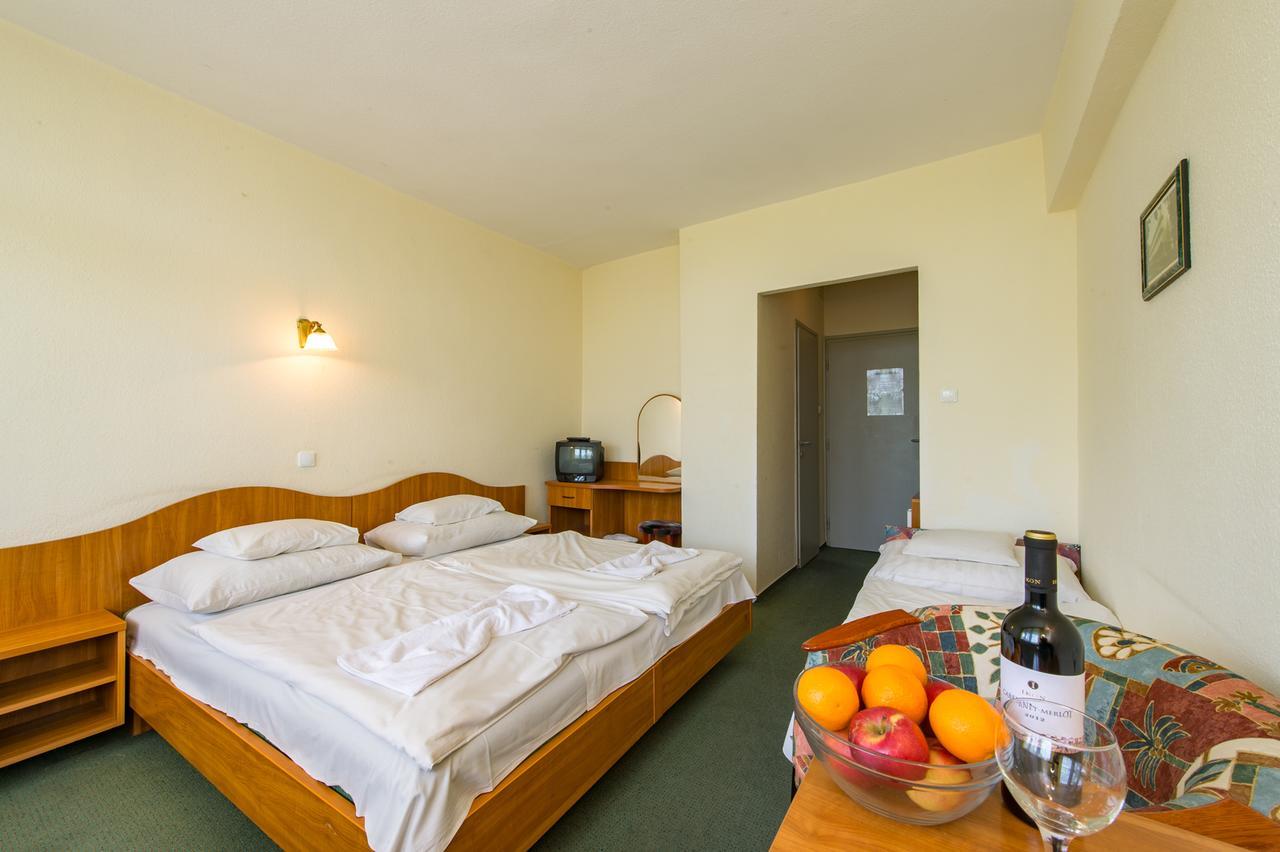 Hotel Nostra Siófok Esterno foto