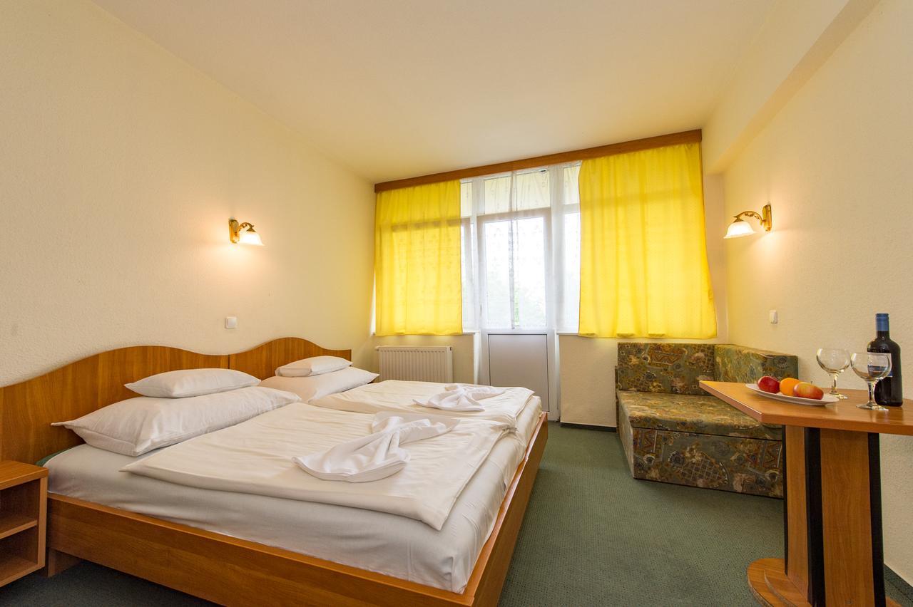 Hotel Nostra Siófok Esterno foto